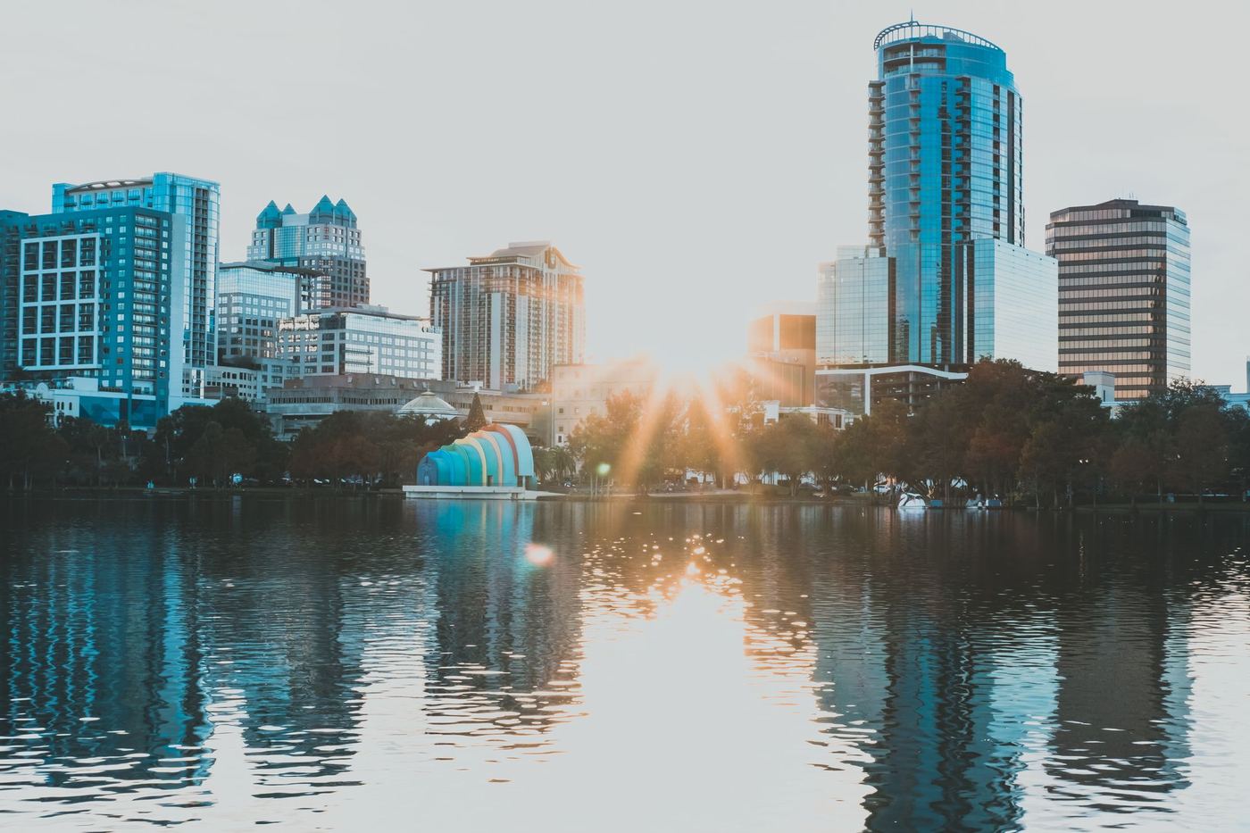 Lago Eola e o centro de Orlando, na Flórida